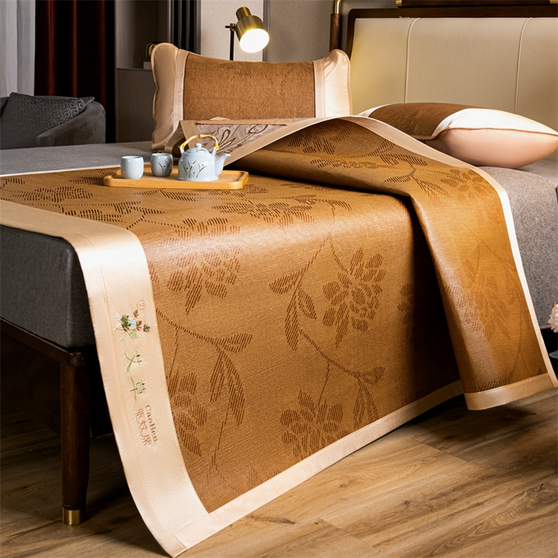 Bamboo Cooling Mat and Pillowc - مراجعة Silk Sheet Set وسعره